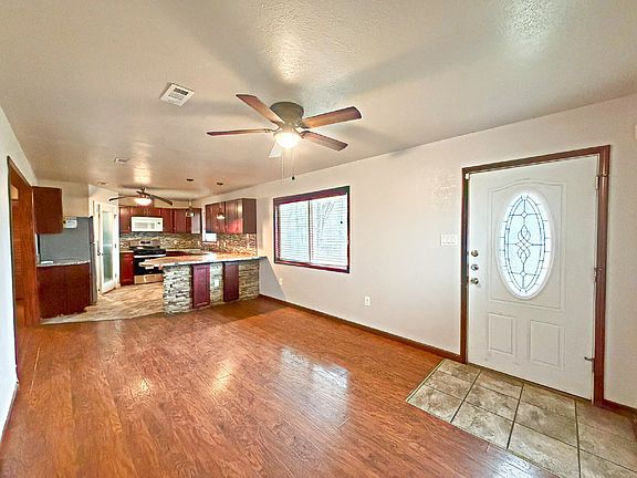 5th image of 817 Zachry Dr