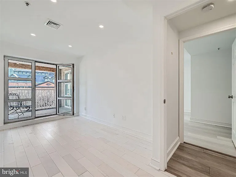 250 President St #211 — Photo 32