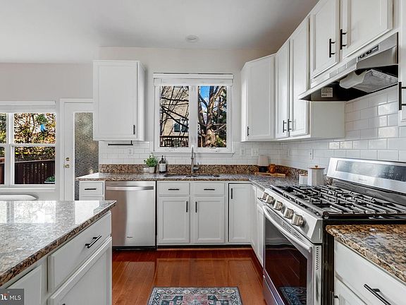 4th image of 2526 James Monroe Cir