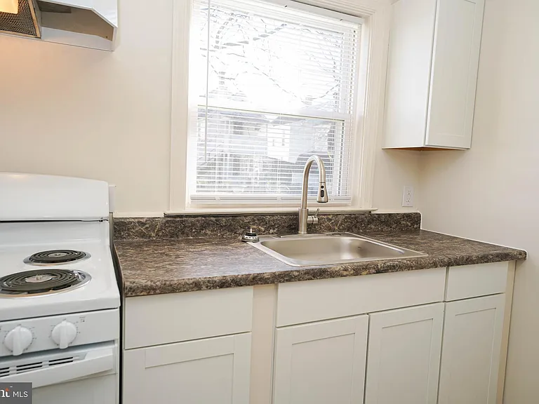 800 Travers St #6 — Photo 11