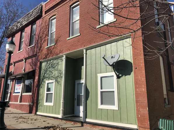 617 E 4th St APT 1, Tonganoxie, KS 66086
