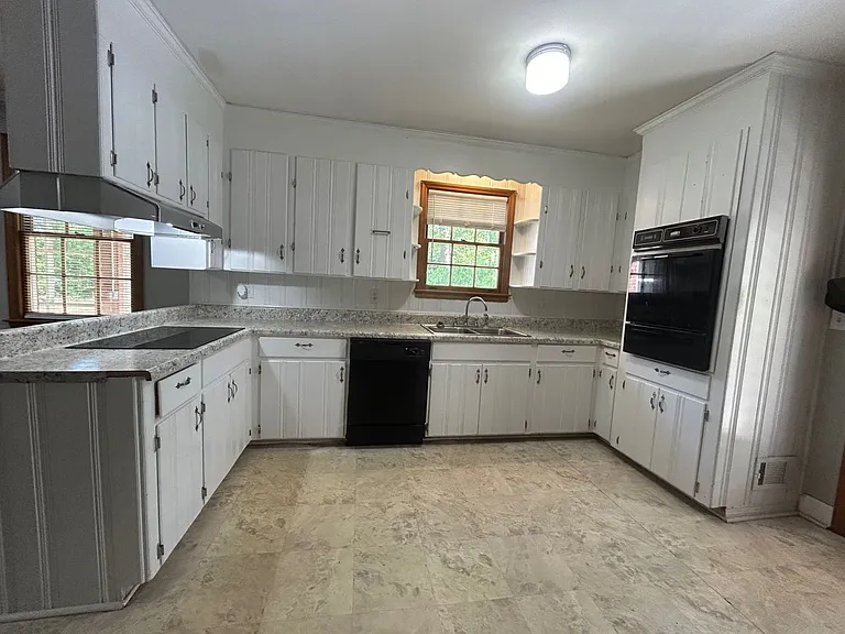 2221 Hooklawn Dr — Photo 10