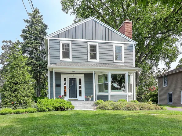 1319 E Harrison Ave, Wheaton, IL 60187