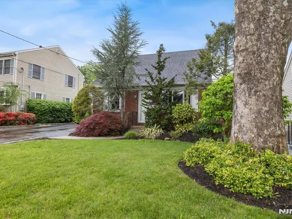 881 Lincoln Ave, Maywood, NJ 07607