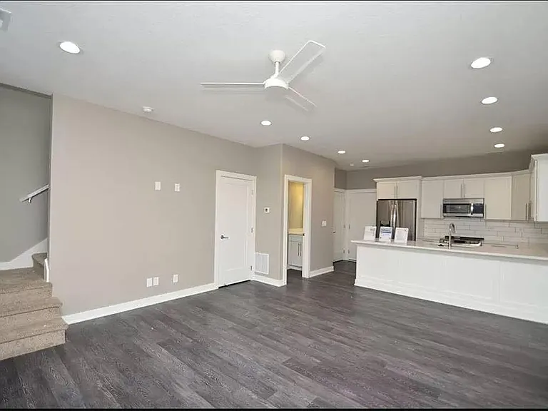 660 SE Greyson Ln — Photo 7