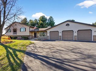 7009 Barber CIRCLE, West Bend, WI 53090