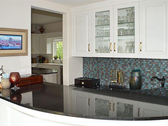 4th image of 2121 S Summer Hill Ct