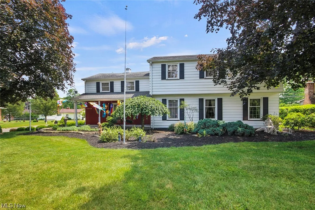 4563 Barrington Dr photo 1