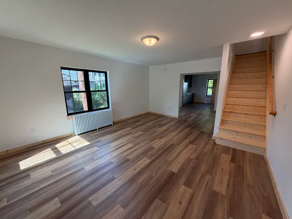 107 E Kaye Ave, Marquette, MI 49855