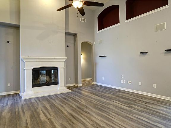 5th image of 913 Green Coral Dr