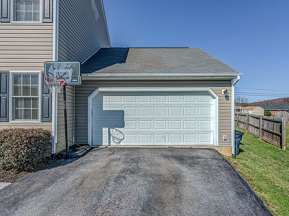 5th image of 4323 Oakleaf Dr NW