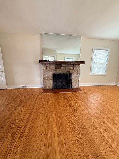 Living Room With Firepalce