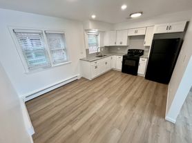 2263 S 17th Ave, Riverside, IL