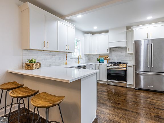 3rd image of 172 Garden Ln