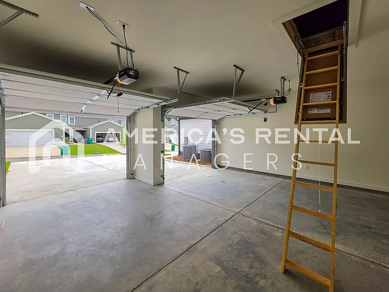 1019 Grand River Blvd W — Photo 29