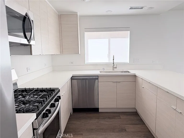1245 N New Hampshire Ave #5 — Photo 6