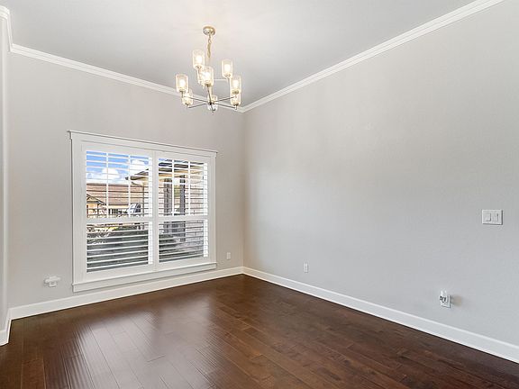 3rd image of 104 Avery Spur