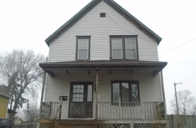 1914 55th St photo 1
