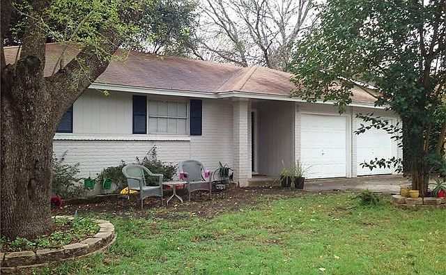 2nd image of 809 Huntingdon Pl