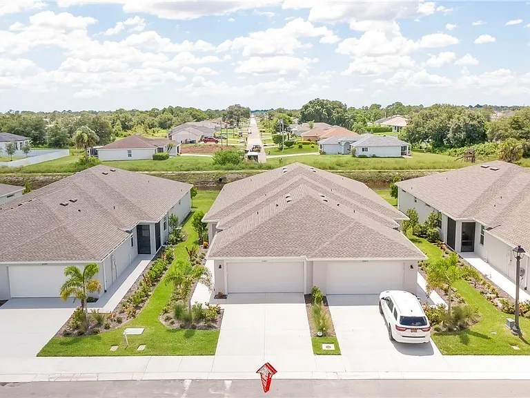 20601 Hazelnut Ct — Photo 2