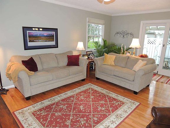 4th image of 50 Meadow Ct