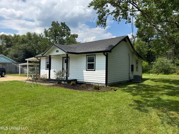 8308 Holiday Dr, Ocean Springs, MS 39564