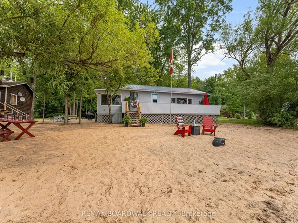 391 Leavoy Ln, Horton, ON K7V 3Z8