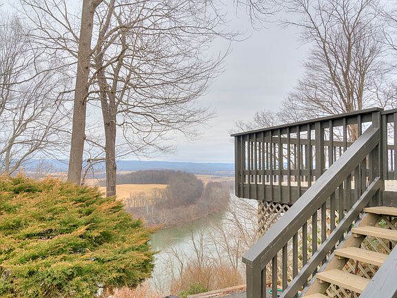 3rd image of 7491 Bluff View Dr
