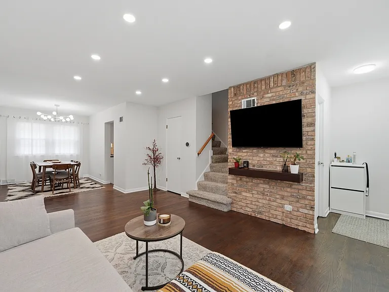 221 S Maple Ave #C — Photo 2