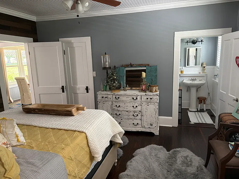 1550 Clay Blvd — Photo 4