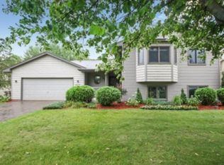 9122 Rosewood Ln N, Maple Grove, MN 55369