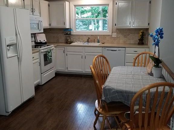 3rd image of 6389 Amston Dr