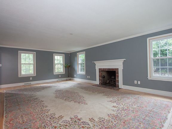 3rd image of 94 Lawrence Dr
