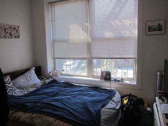 5th image of 2319 35th St APT 2