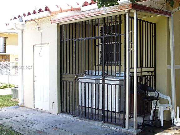 4th image of 1325 SW 6th St