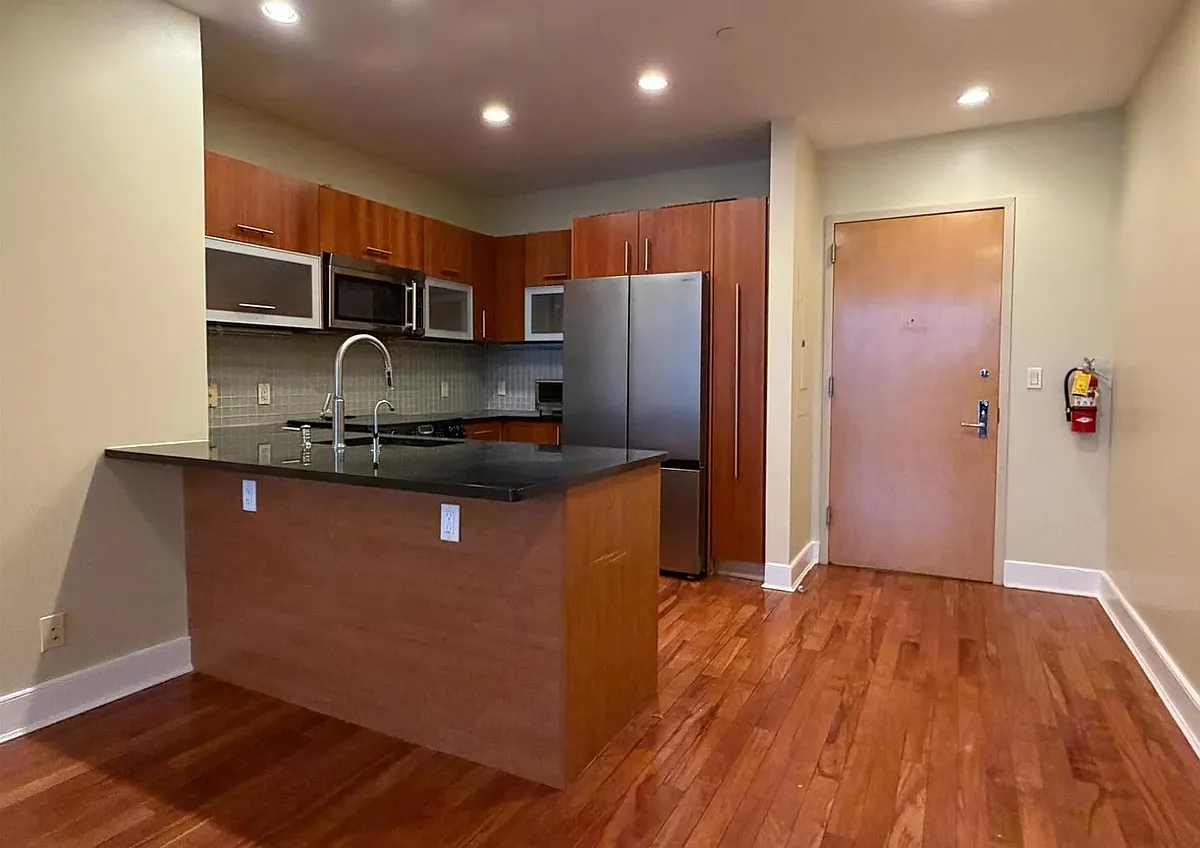 Building Photo - 8125 River Rd #3C