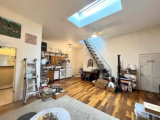 1st image of 164 Manhattan Ave #1