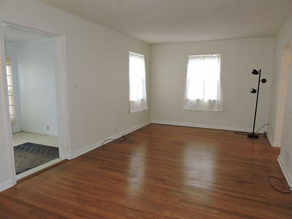 5th image of 2274 E Indiana St
