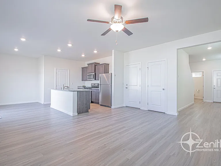 1316 W 15th Ave — Photo 2