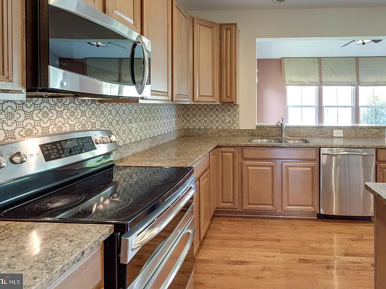 12760 Manor Hall Ct — Photo 16