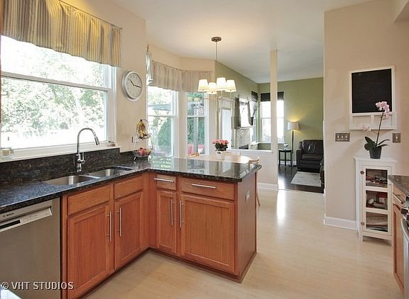 3rd image of 595 Arlington Ln