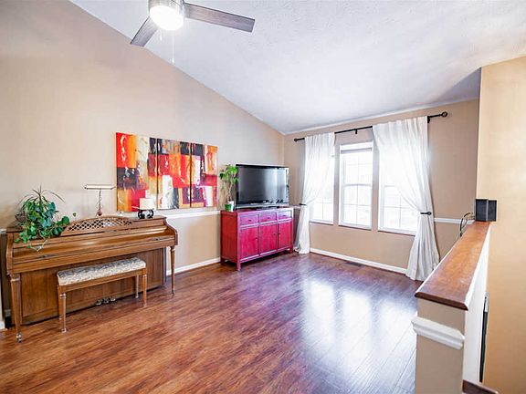 4th image of 2641 Evergreen Dr