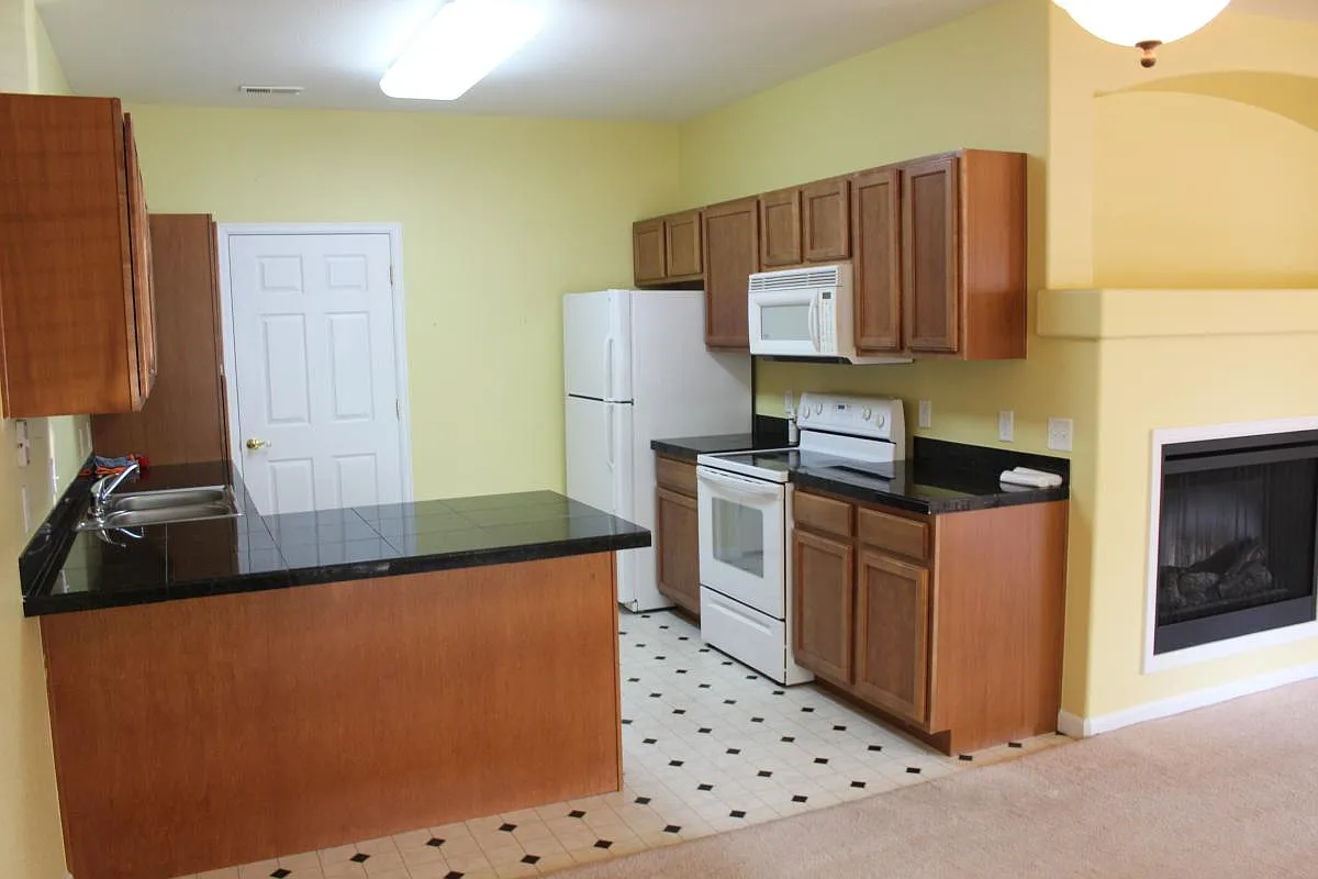 2 bed, 1082 sqft, $1,850 — Photo 4