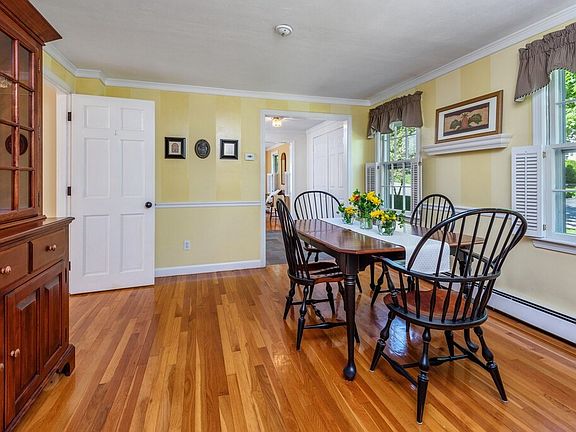 5th image of 18 Townsend Dr