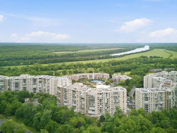 19385 Cypress Ridge Ter Unit 1122, Leesburg, VA 20176