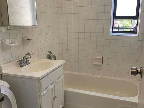 4th image of 1037 Bergen St APT C2