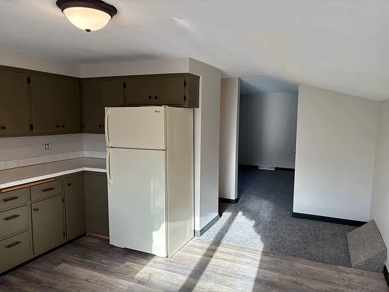323 2nd Ave — Photo 3
