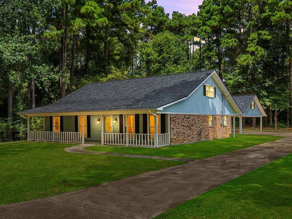 4 bed/3 bath 2200sq feet with a mother-in-law suite/additional dwellings unit
