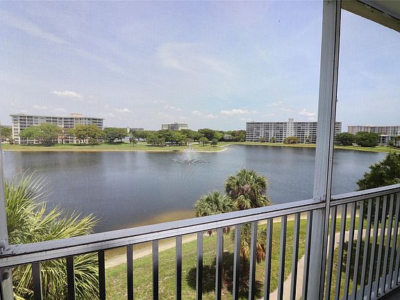 4th image of 2801 N Palm Aire Drive #505