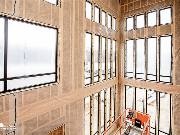 2nd image of 800 E Railroad Ave #220